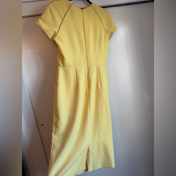 Maggy London Sunny Yellow Dress EUC Size 6
Fall 💛 - Picture 3 of 5